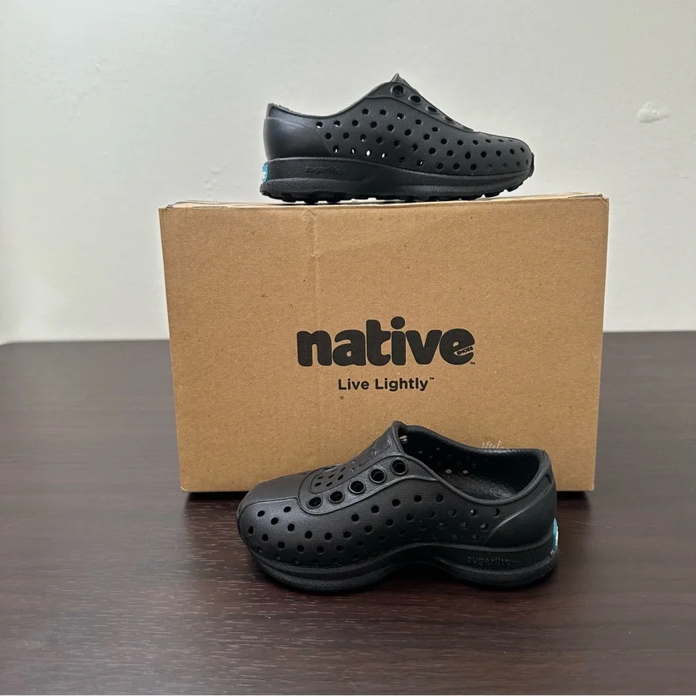 Native Robbie Sugarlite Slip-On Shoe Black Size 4 Kids, Waterproof, Outdoor, New
